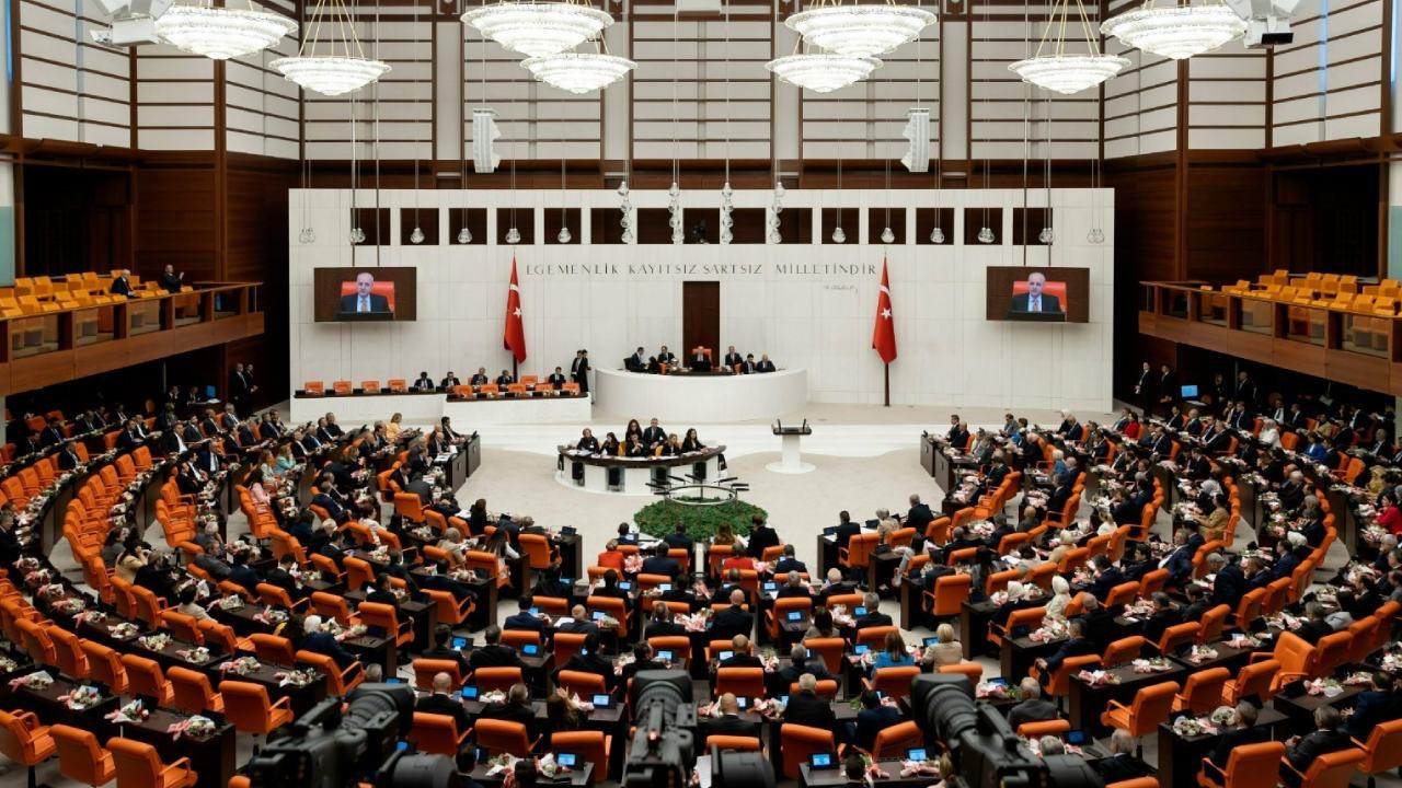 Er şehit aileleri ve gazilerin hak önergesi AKP-MHP oylarıyla reddedildi Er sehit aileleri ve gazilerin hak onergesi akp mhp oylariyla reddedildi SjVLbIhg